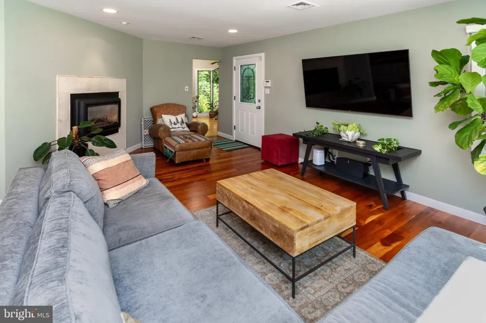 102 LINDBERGH ROAD Hopewell, NJ 08525