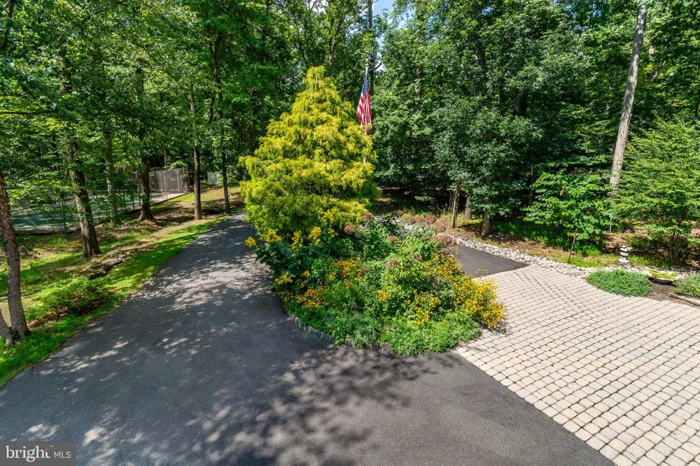 102 LINDBERGH ROAD Hopewell, NJ 08525