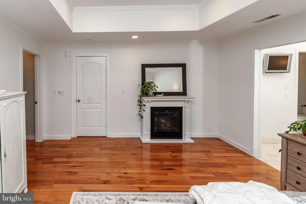 102 LINDBERGH ROAD Hopewell, NJ 08525
