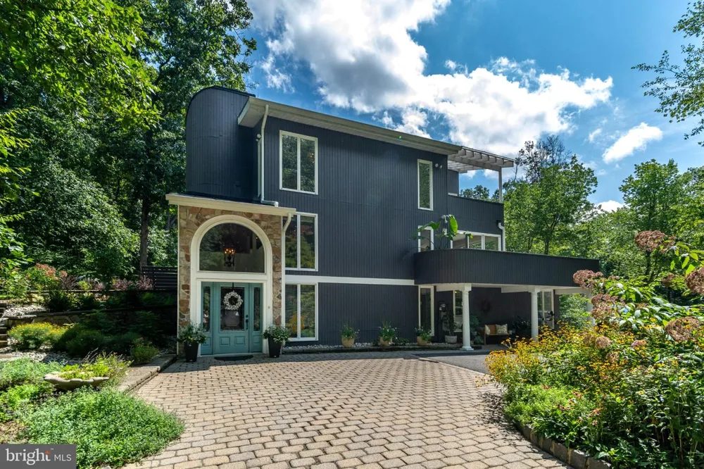 102 LINDBERGH ROAD Hopewell, NJ 08525