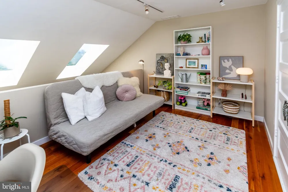 102 LINDBERGH ROAD Hopewell, NJ 08525