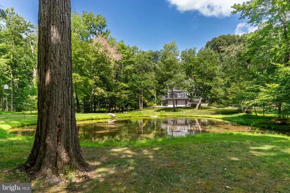 102 LINDBERGH ROAD Hopewell, NJ 08525