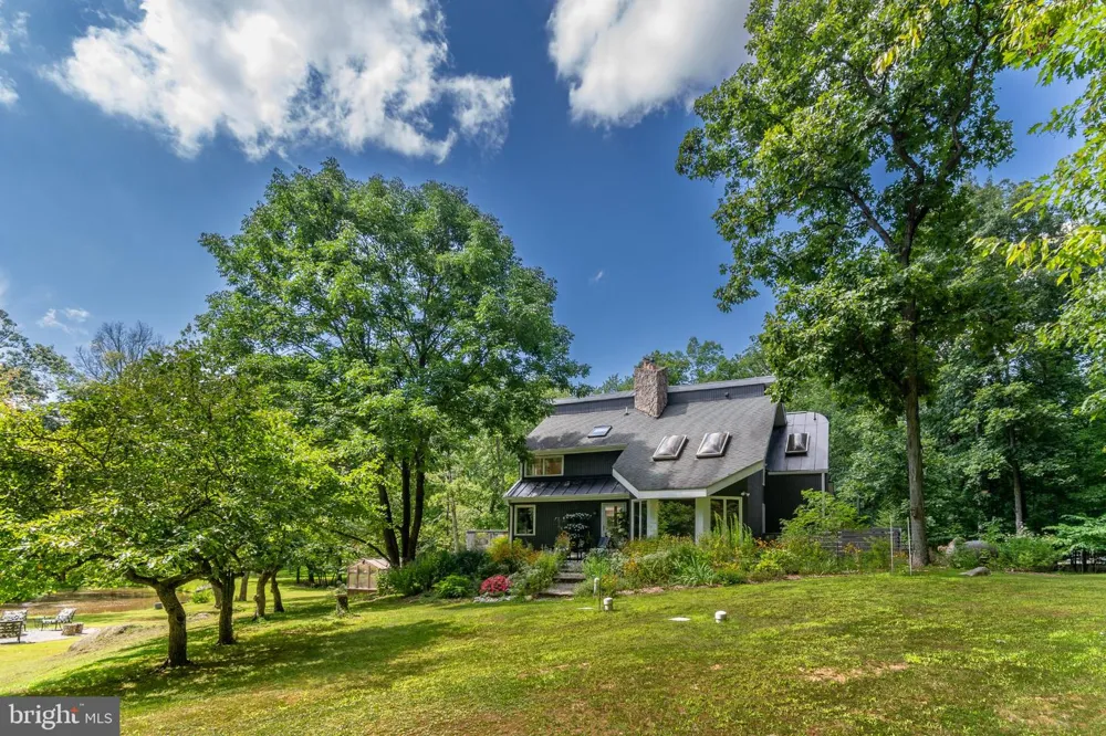 102 LINDBERGH ROAD Hopewell, NJ 08525