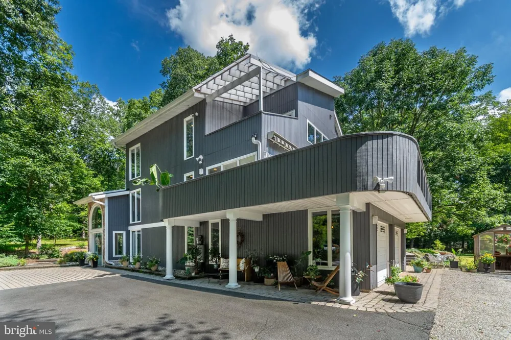 102 LINDBERGH ROAD Hopewell, NJ 08525