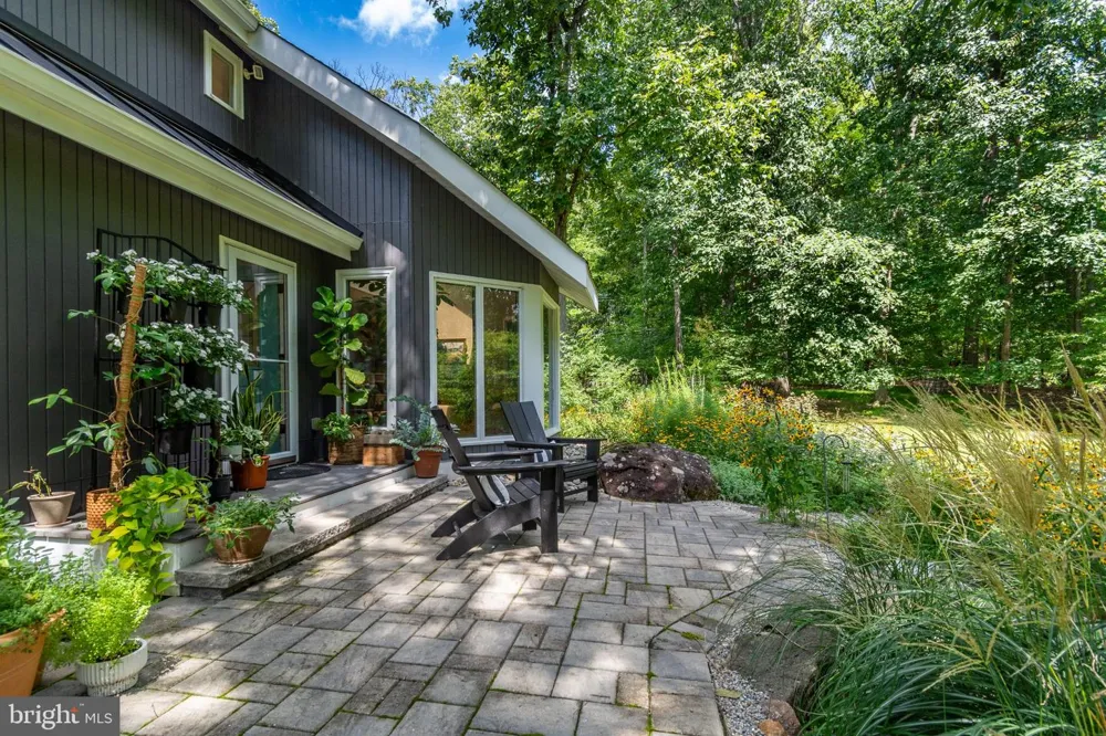 102 LINDBERGH ROAD Hopewell, NJ 08525