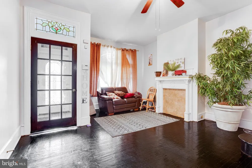 5636 CEDAR AVENUE Philadelphia, PA 19143