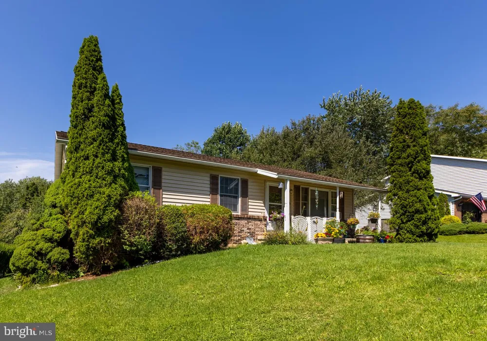 105 RHAUBERT CIRCLE State College, PA 16801