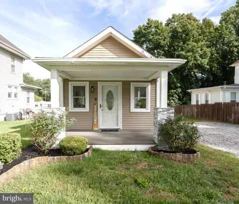 8 COLUMBIA AVENUE