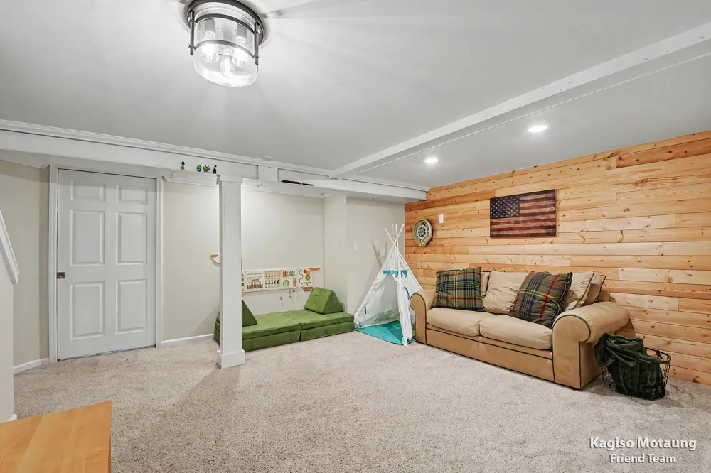 4621 Whitneyville Avenue SE Ada, MI 49301