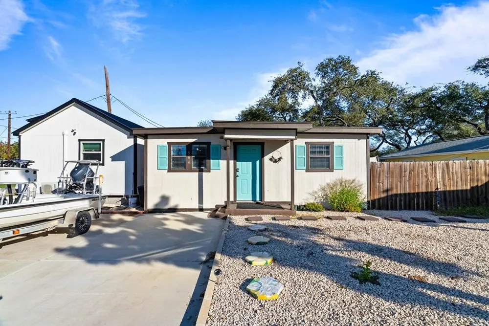 504 W Liberty Street Rockport, TX 78382