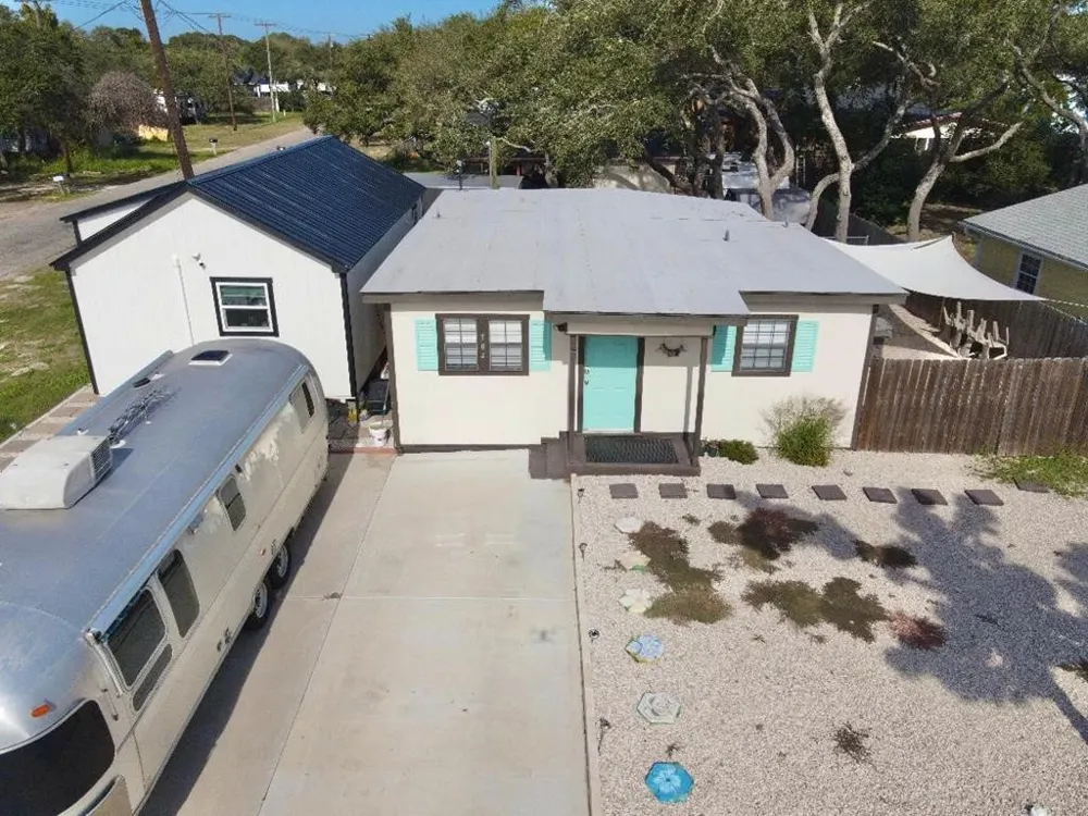 504 W Liberty Street Rockport, TX 78382