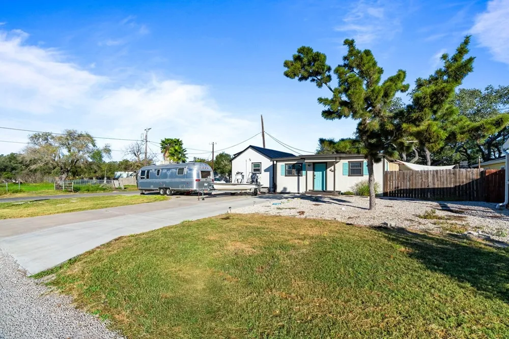 504 W Liberty Street Rockport, TX 78382