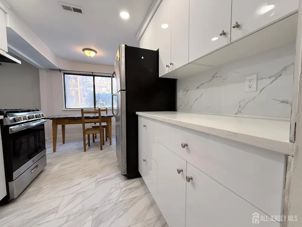 513 Edison Glen Terrace Edison, NJ 08837