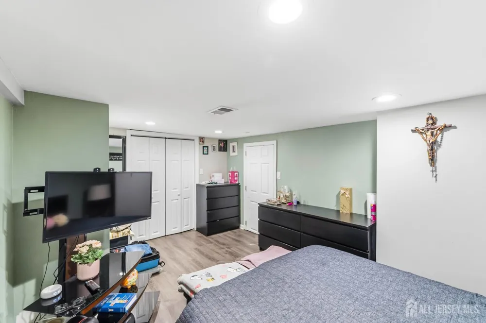 63 Gordon Avenue Fords, NJ 08863