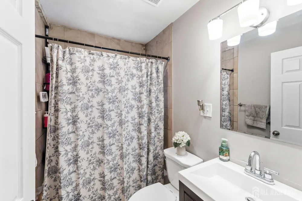 63 Gordon Avenue Fords, NJ 08863