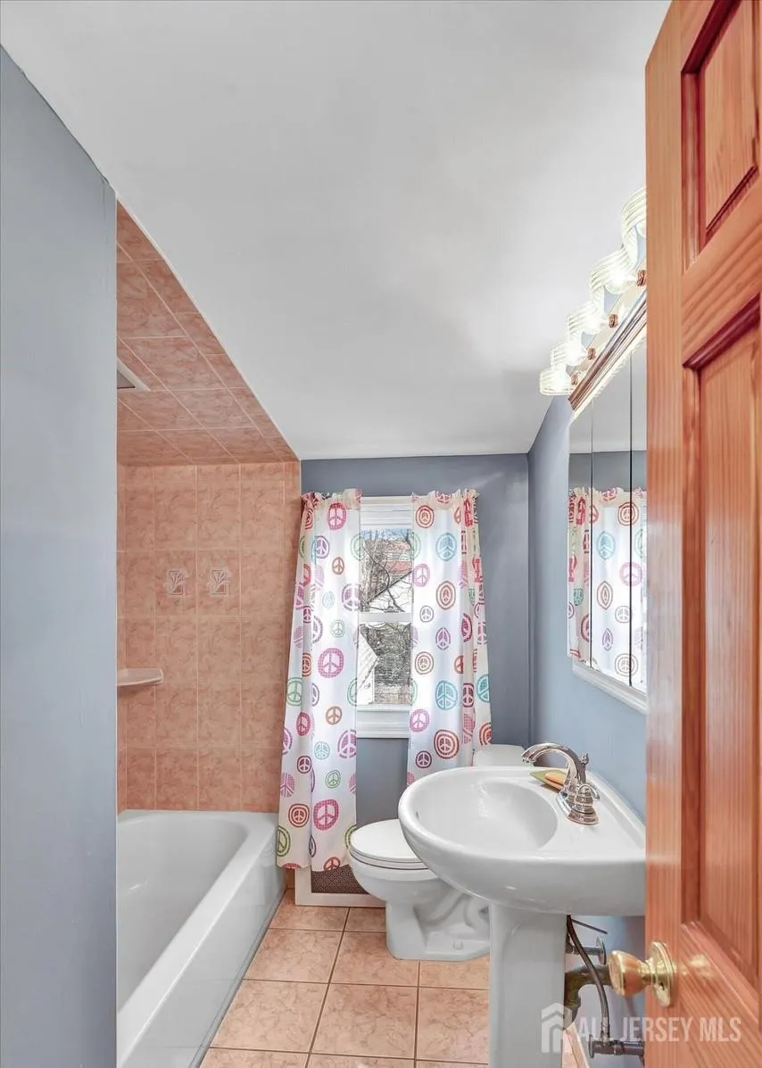 64 Waackaack Avenue Keansburg, NJ 07734