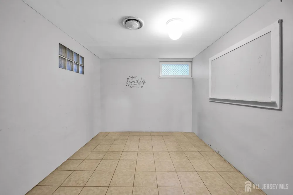 48 Elwood Avenue Flemington, NJ 08822