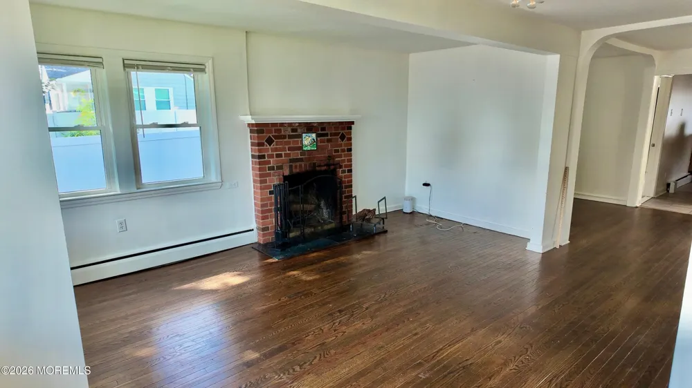 1142 Woodmere Drive Keyport, NJ 07735