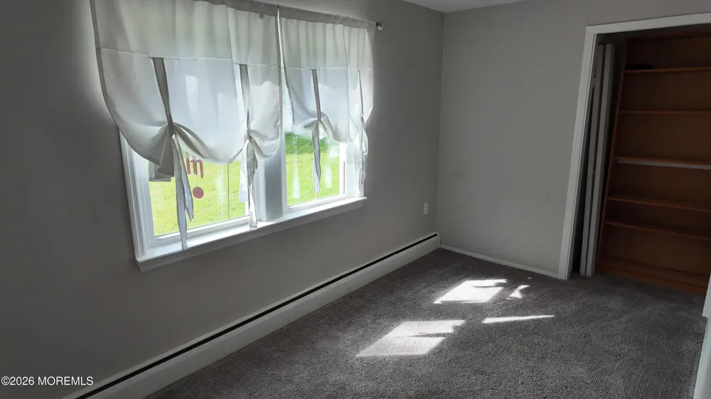 1142 Woodmere Drive Keyport, NJ 07735
