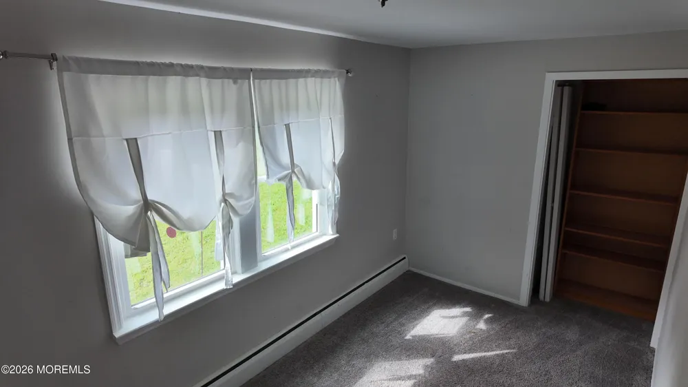 1142 Woodmere Drive Keyport, NJ 07735