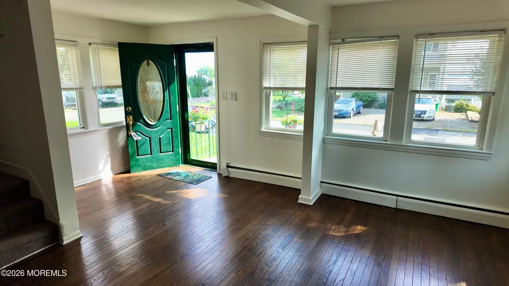 1142 Woodmere Drive Keyport, NJ 07735