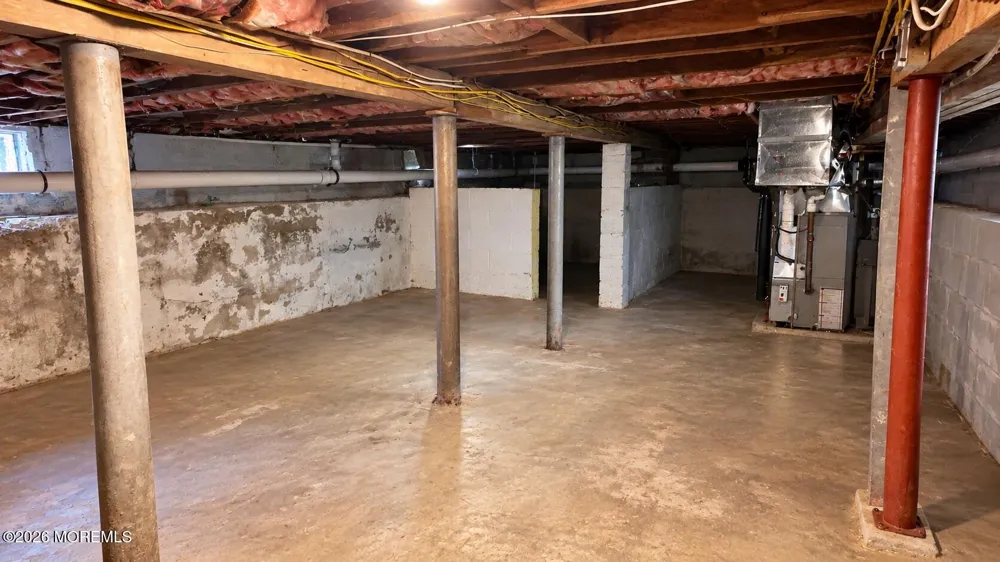 1142 Woodmere Drive Keyport, NJ 07735