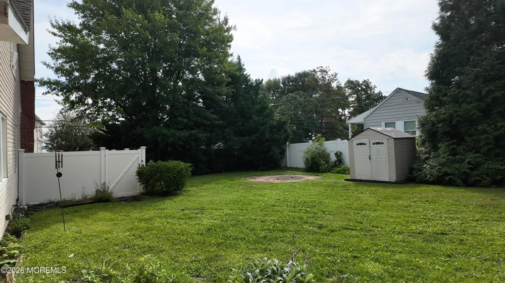 1142 Woodmere Drive Keyport, NJ 07735