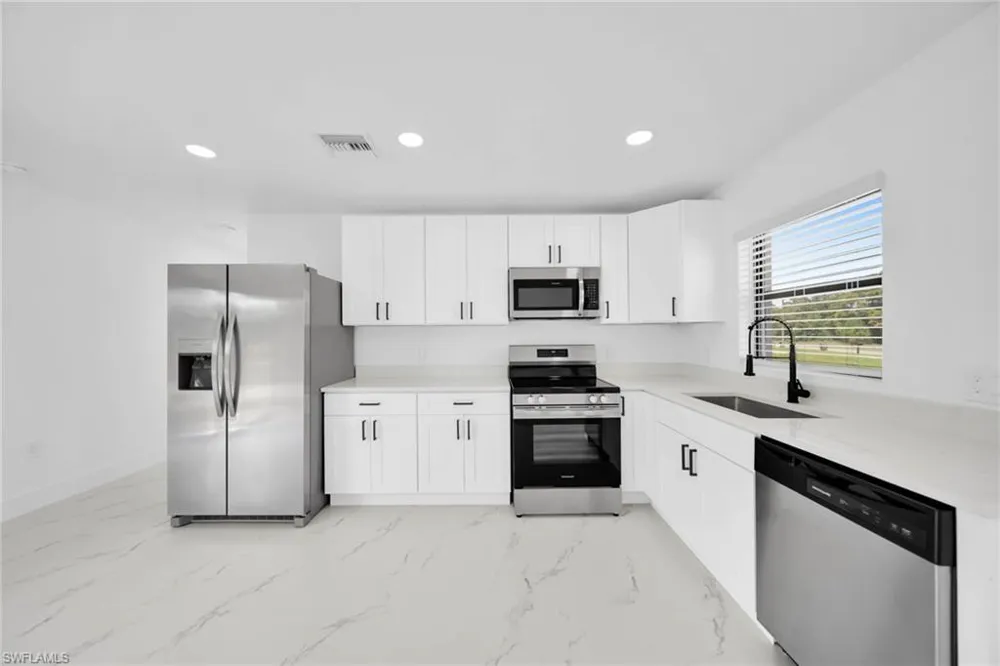 4985 Fairway Ct Lehigh Acres, FL 33971