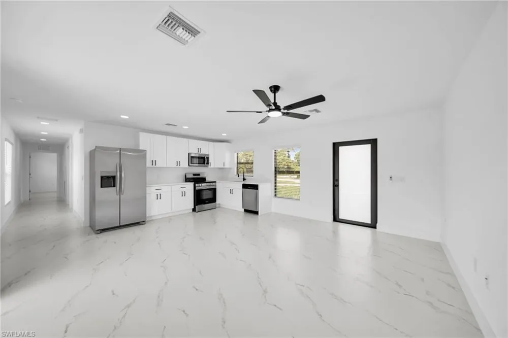 4985 Fairway Ct Lehigh Acres, FL 33971