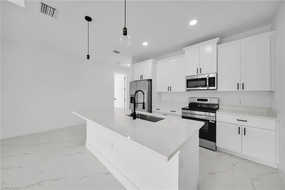 4744 27th St Sw Lehigh Acres, FL 33973