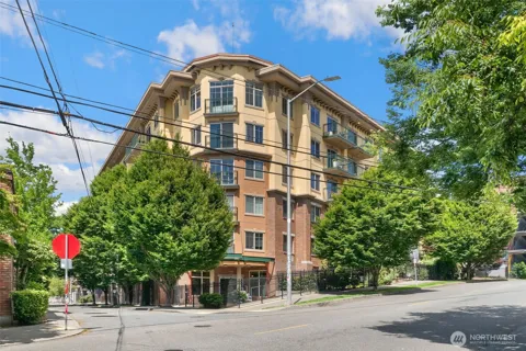 700 E Denny Way #203
