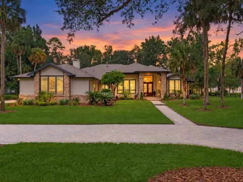 2216 SMOKETREE COURT