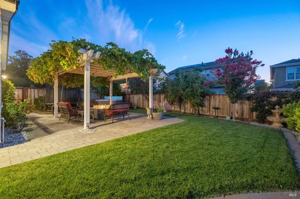 74 Rovina Lane Petaluma, CA 94952