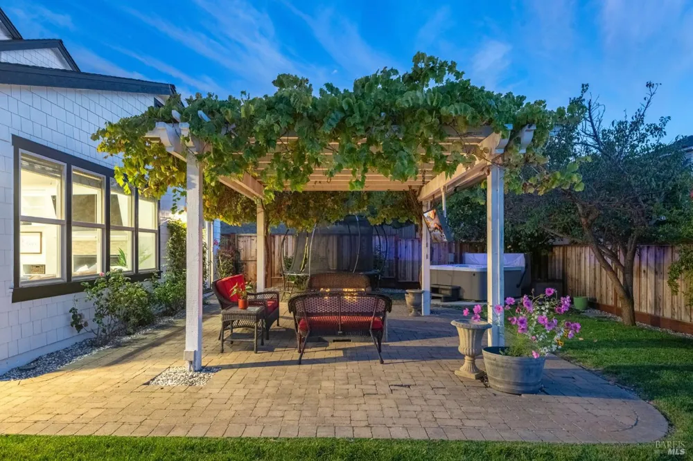 74 Rovina Lane Petaluma, CA 94952