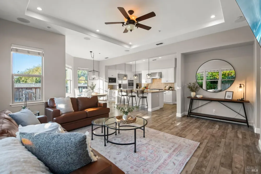 74 Rovina Lane Petaluma, CA 94952