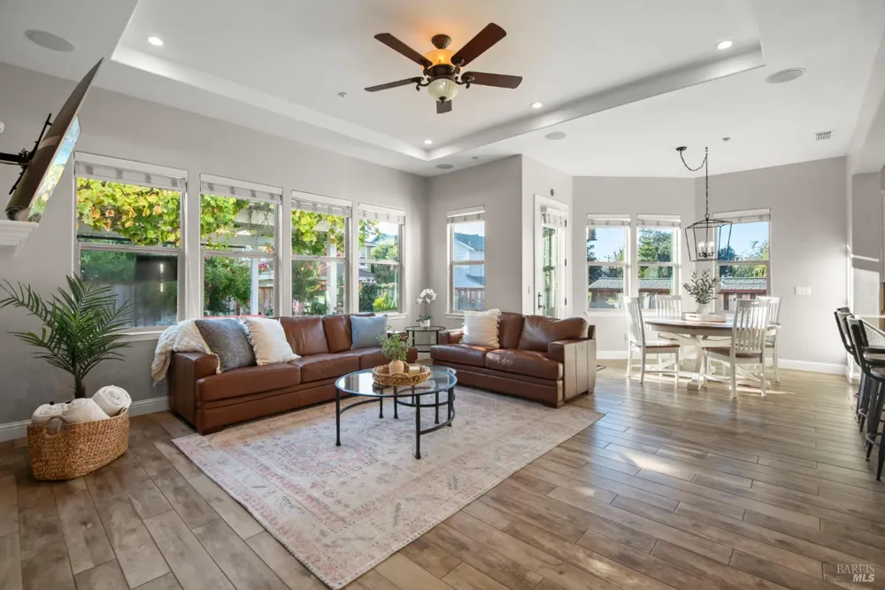 74 Rovina Lane Petaluma, CA 94952
