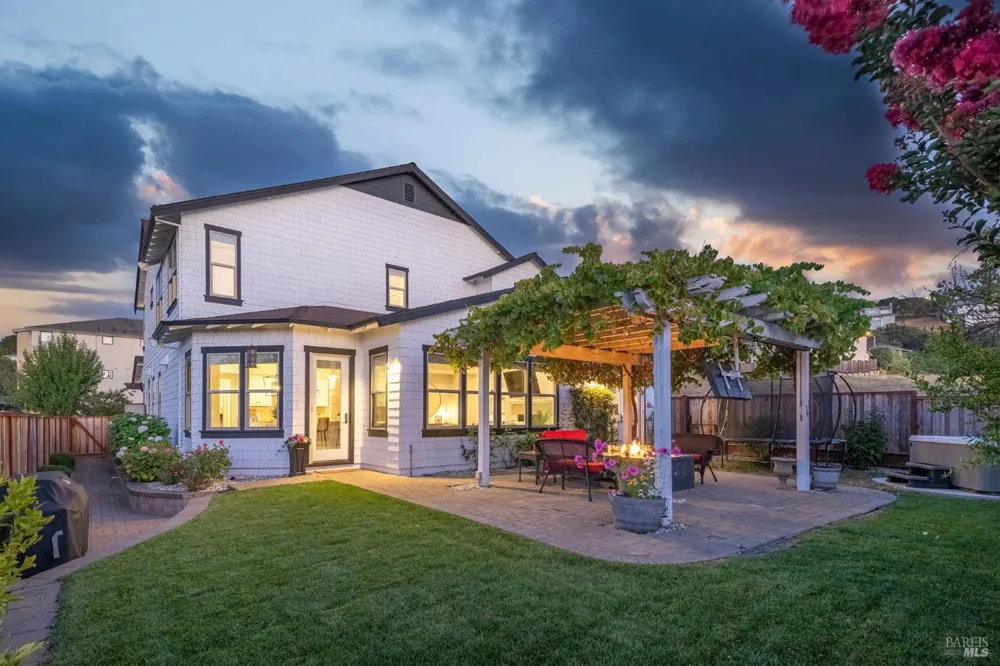 74 Rovina Lane Petaluma, CA 94952