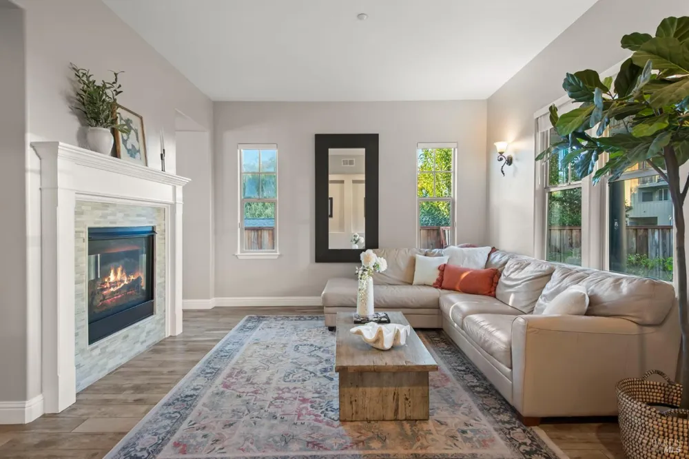 74 Rovina Lane Petaluma, CA 94952