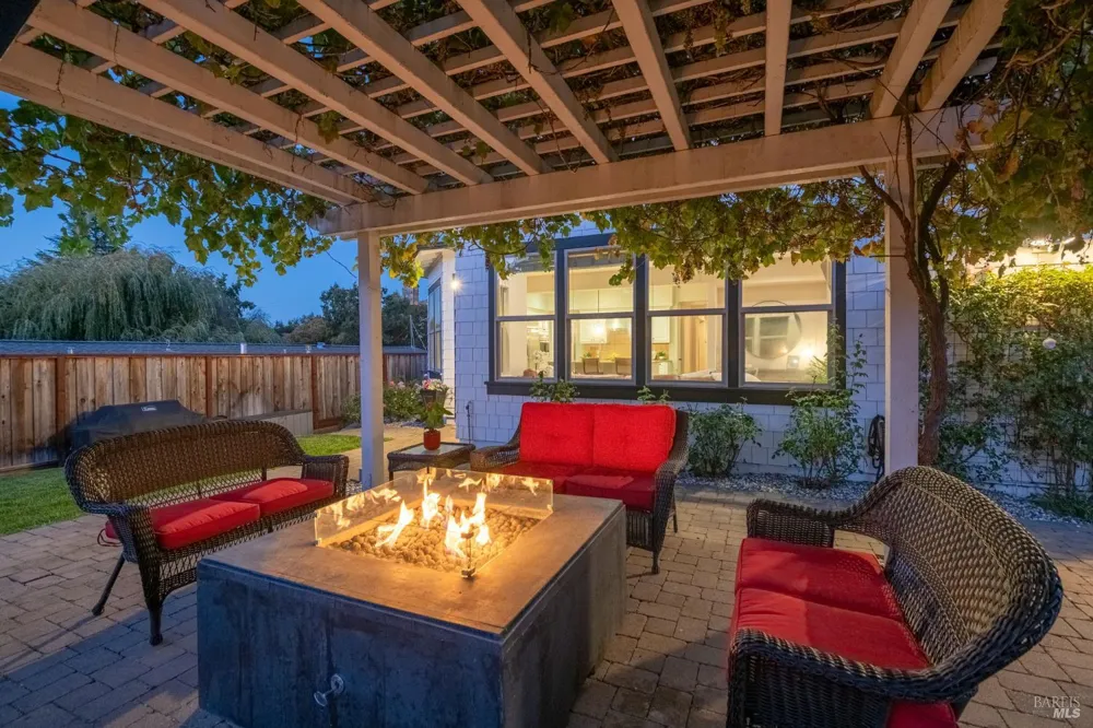 74 Rovina Lane Petaluma, CA 94952