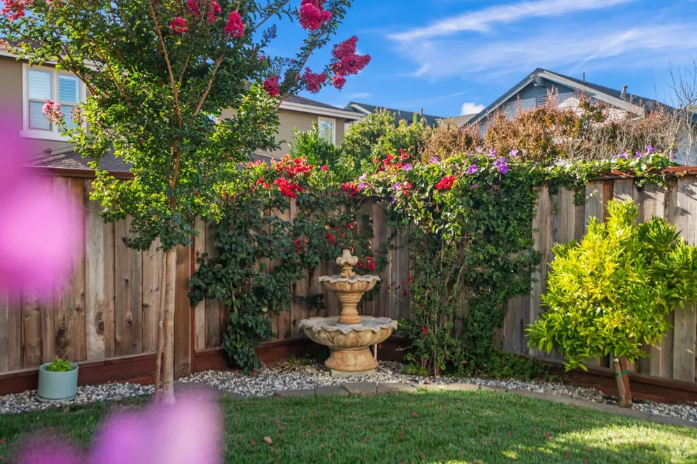 74 Rovina Lane Petaluma, CA 94952