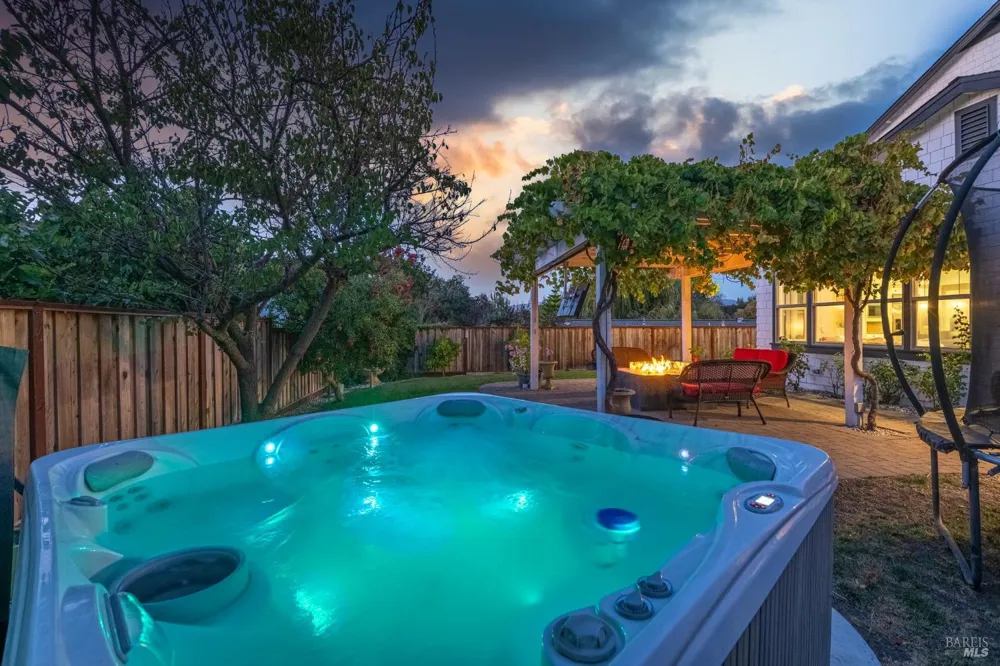74 Rovina Lane Petaluma, CA 94952