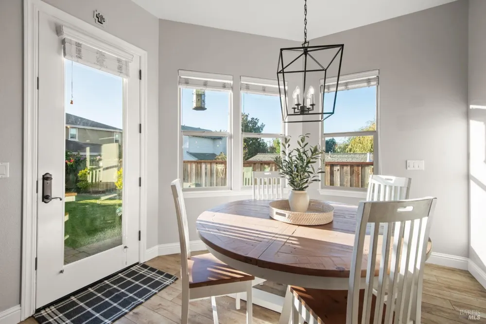 74 Rovina Lane Petaluma, CA 94952