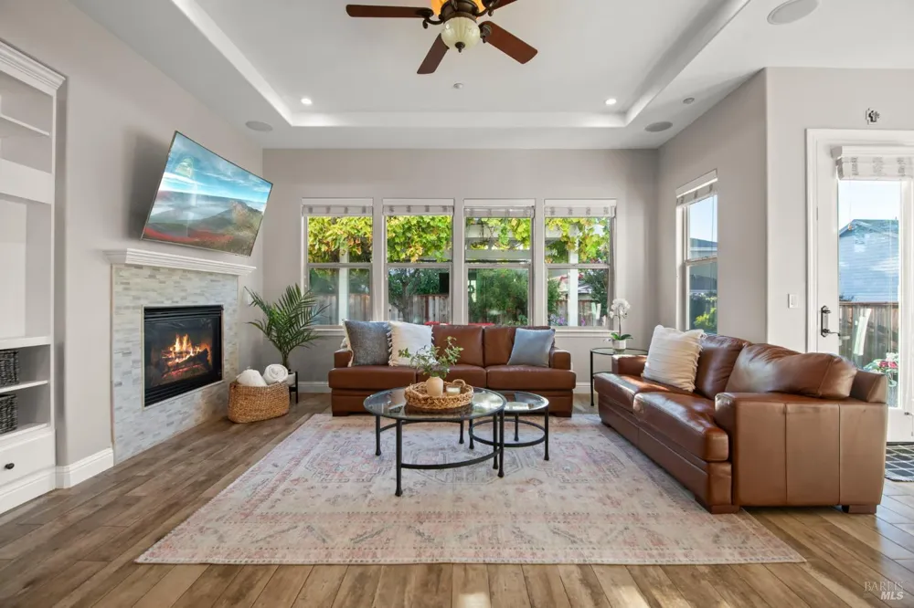 74 Rovina Lane Petaluma, CA 94952