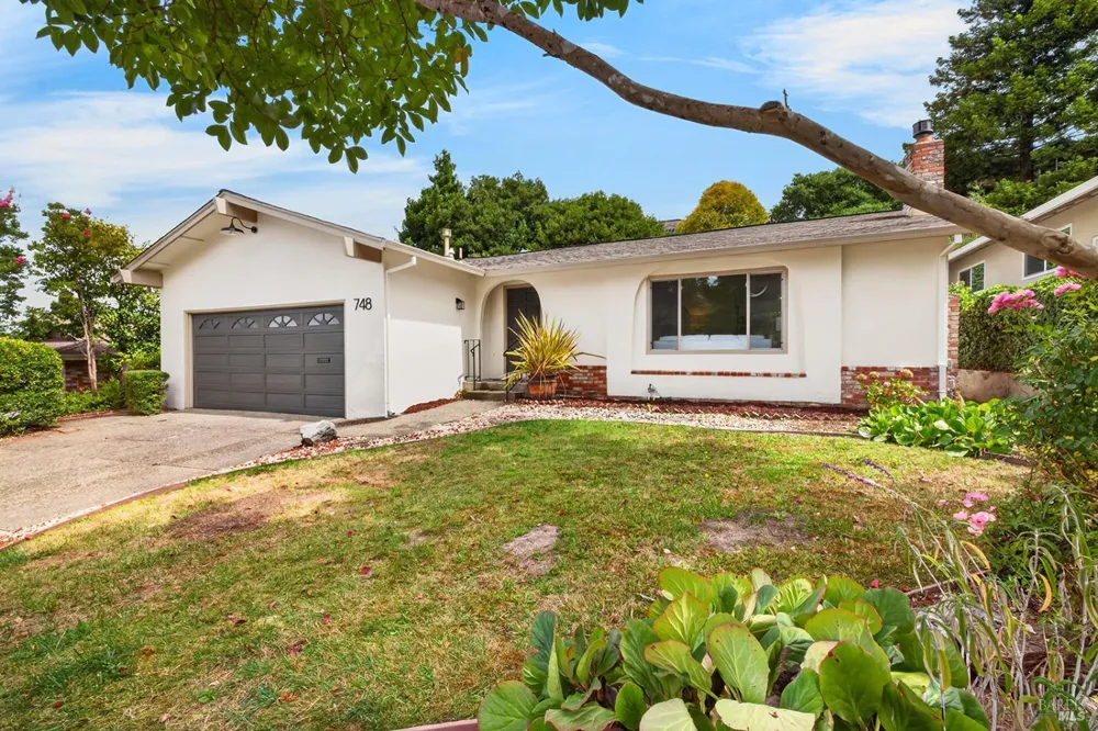 748 Paula Lane Petaluma, CA 94952