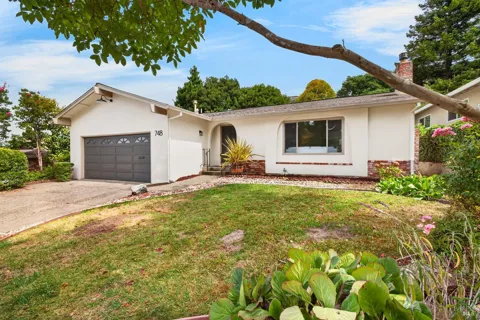 748 Paula Lane