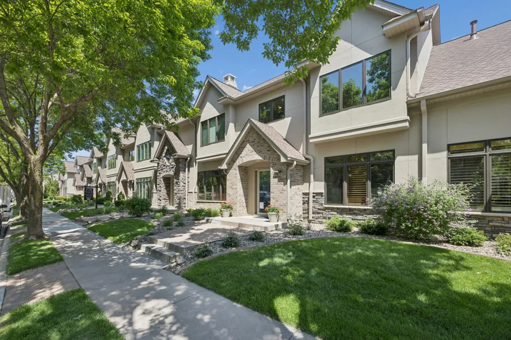 365 Willoughby Way W Minnetonka, MN 55305