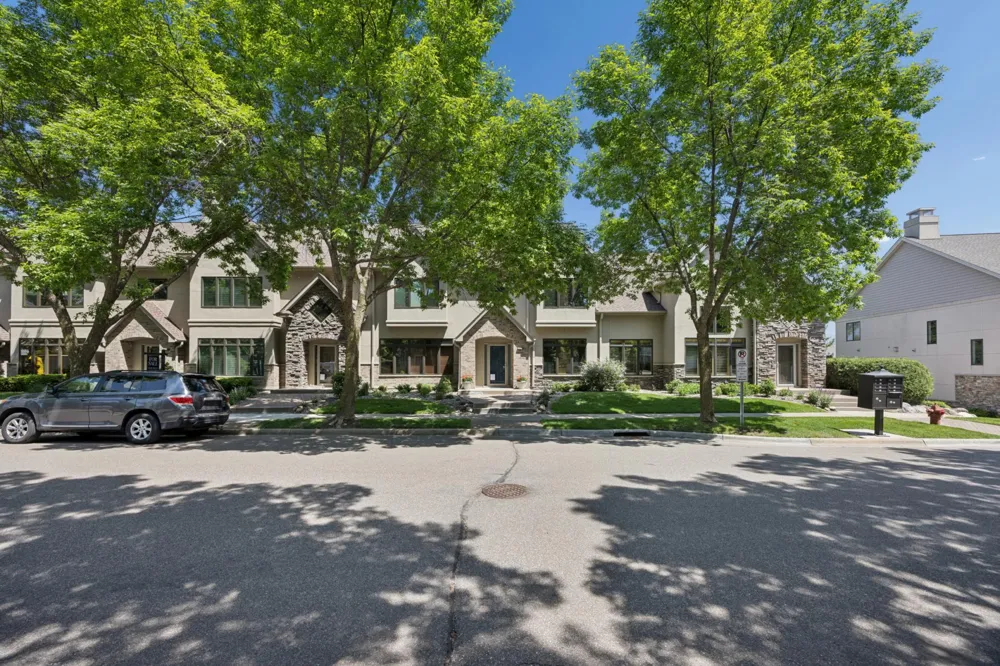365 Willoughby Way W Minnetonka, MN 55305
