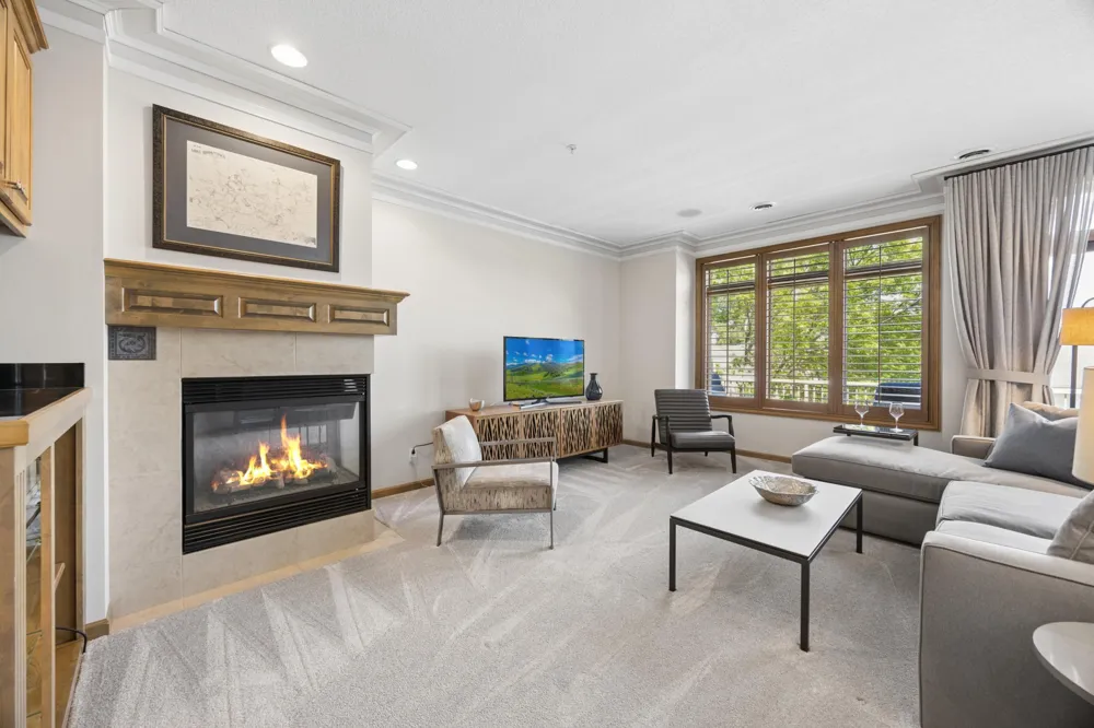 365 Willoughby Way W Minnetonka, MN 55305