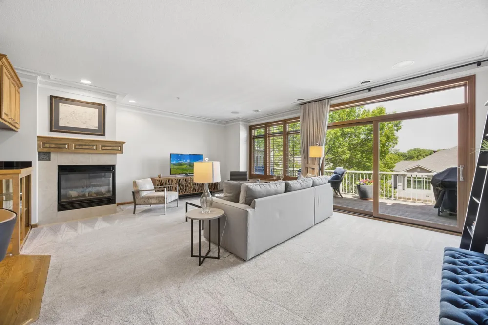 365 Willoughby Way W Minnetonka, MN 55305