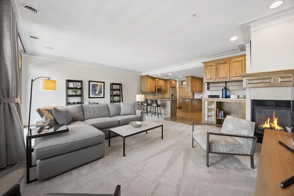 365 Willoughby Way W Minnetonka, MN 55305